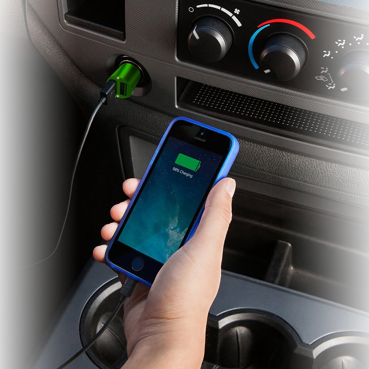 UC323 USB nabíječka do auta uc323/usb_car_charger_in_car_new